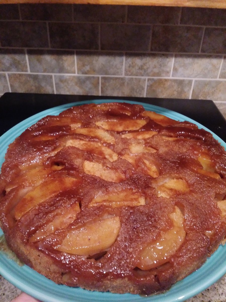 MbernadetteE's tweet image. Caramel Apple Upside Down Cake.
I am a winner. #Kitchenexperiments
#Fiestaware