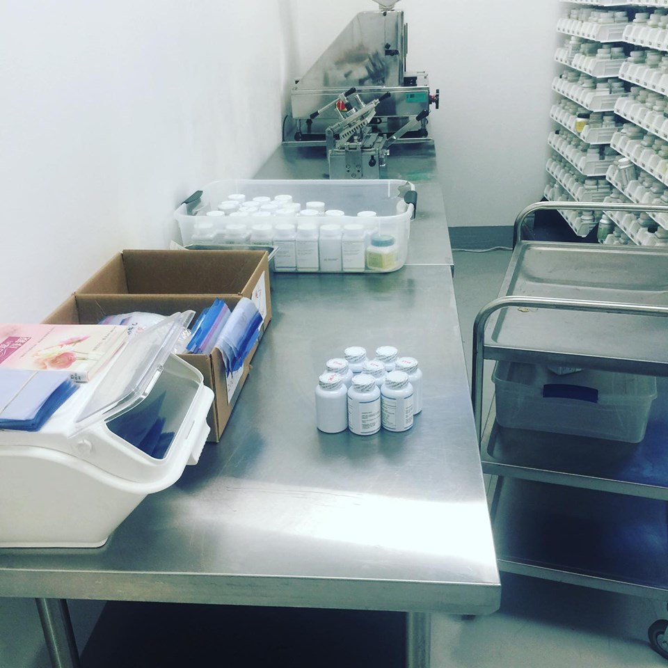 EssenceBio's tweet image. Happy Wednesday! Today in the lab our techs are blending up our customer formulation orders 😊#bioessencehealthscience #wednesdayvibes #customformulation #tcmherbs #supplements #healthandwellness #irvine