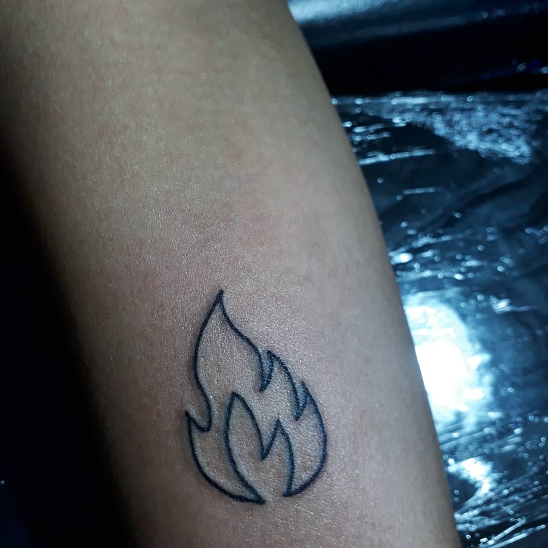 chuloMtzTATTOO's tweet photo. Gracias por volver y por la buena onda querida! @mari_galarza_ #pinchestudiodetatuajes #graciassiempre #tattoosliners #Tattoos #tattoogirls #lettering #tattoolettering #cursiva #letrascursivastattoo #tattooarg #tattolady #tattoosmini #tattoosdelicados #tattoossexis https://t.co/I3VpVmSQpC