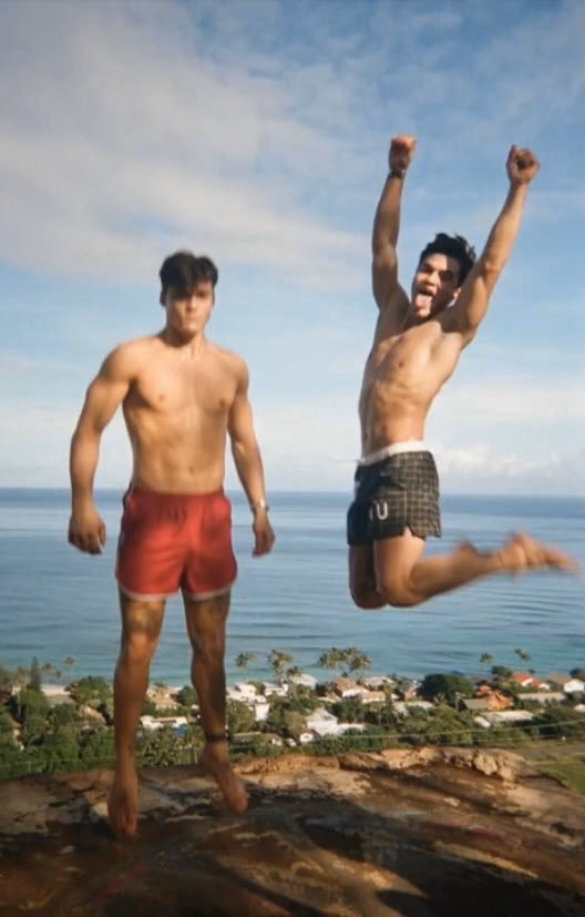 gray_ethan_1999's tweet photo. I’m so glad that @EthanDolan @GraysonDolan shared these memories with us, and I’m glad to be apart of the Dolan twin family that they have created 💙

Create What Matters 💜

Much love for these two 🥰 https://t.co/aW8Jyi0F6e