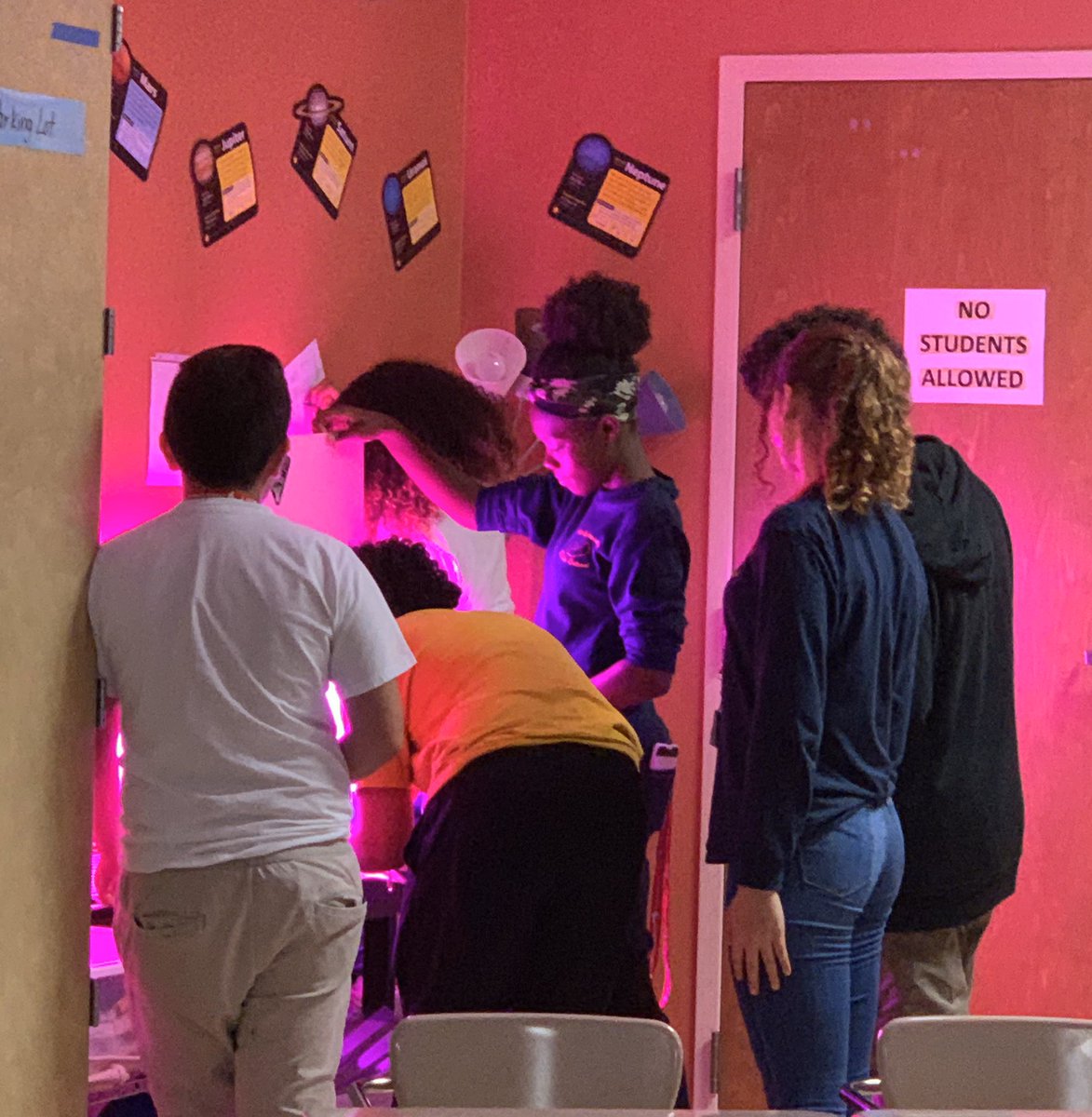 STEMagillPSMS's tweet image. The first thing they do every day is come take their temperature/humidity data and check on the health of their groups plant! Tomorrow is our first measurement day and these students are excited!! @GrowBeyondEarth @PBCSTEM @palmspringsms @southPbcsd #CitzenScience #PurpleGlow