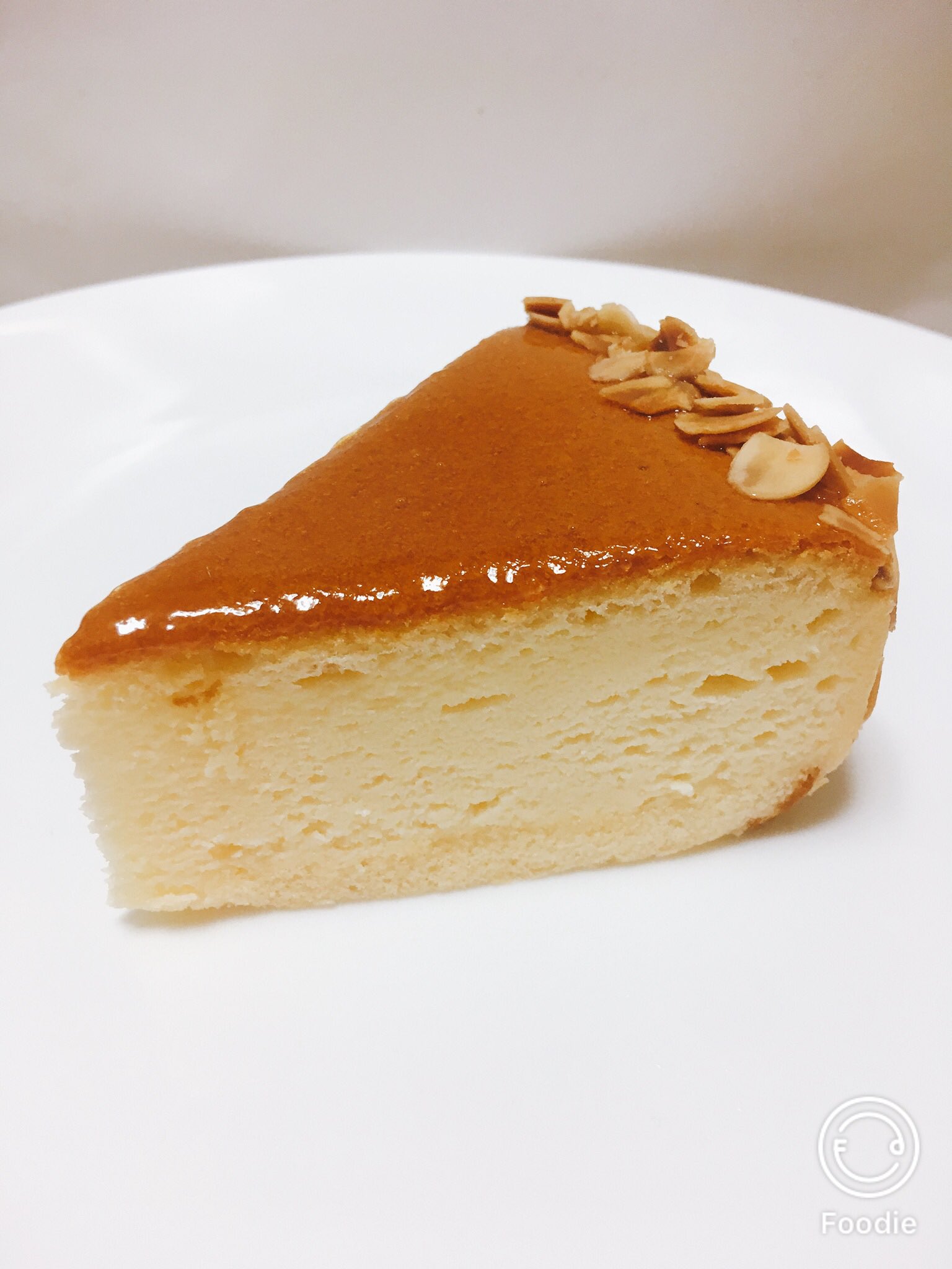 Daisuke Itoh 伊藤 大祐 岡山市の Hakujuji 白十字 ベリーのチーズケーキとクリームチーズケーキ ベリーの方はスフレタイプでブルーベリーとラズベリーとジュレソース 下にクリームの層 クリームチーズはデンマーク産のクリームチーズを使用 縁の