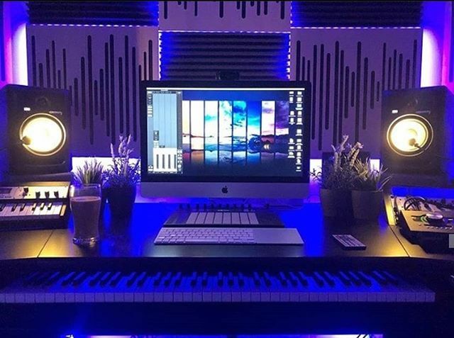 Appleton_music's tweet photo. @iam.jamesmusic's cool looking studio.

#musicstudios #musicproduction #studiosetup #producersgear #dreamstudio #recordingstudio #musicproductionlife #northredstudios https://t.co/PL9VpfhEsD