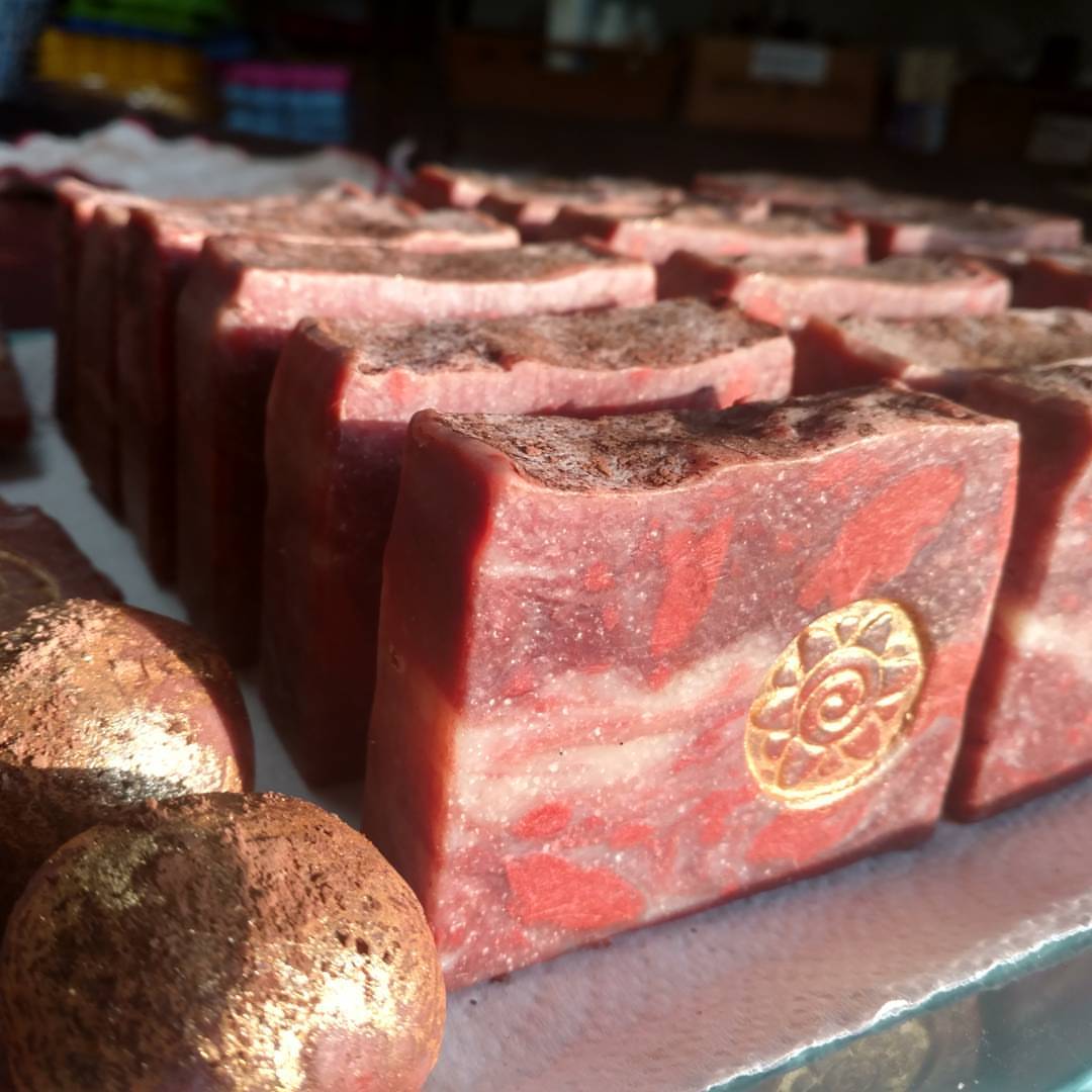 TwistedColorCra's tweet image. Cherry Fire Bath Bar: Sweet and tart in scent, packed with cocoa butter for power. #handmade #Soap #twistedcolorcrafts #homemade