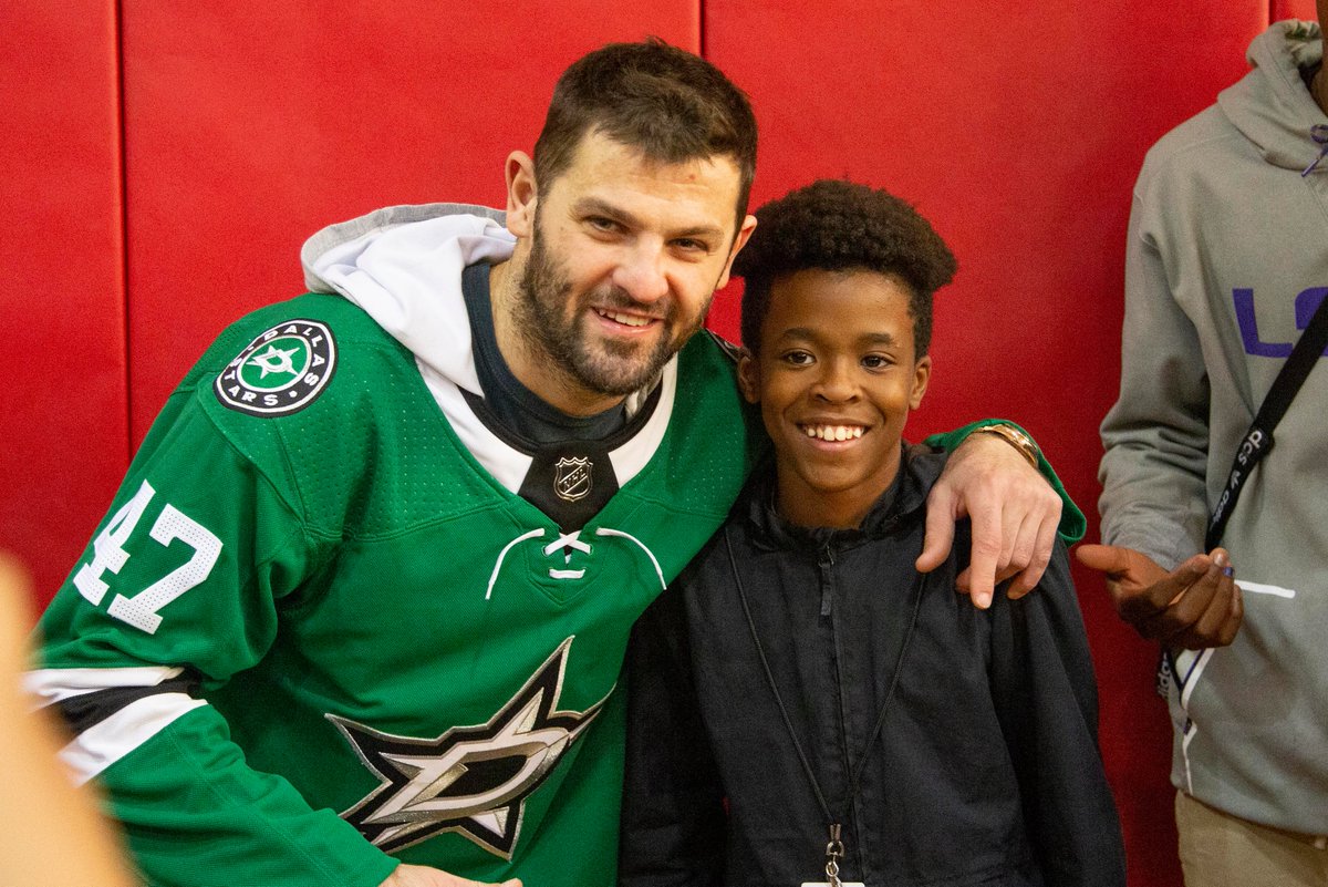 Players filled bags with school supplies, surprised classrooms of students and hopped in a couple of selfies in the hallway. 😊

<a href="/DS_Foundation/">Dallas Stars Foundation</a> | #GoStars