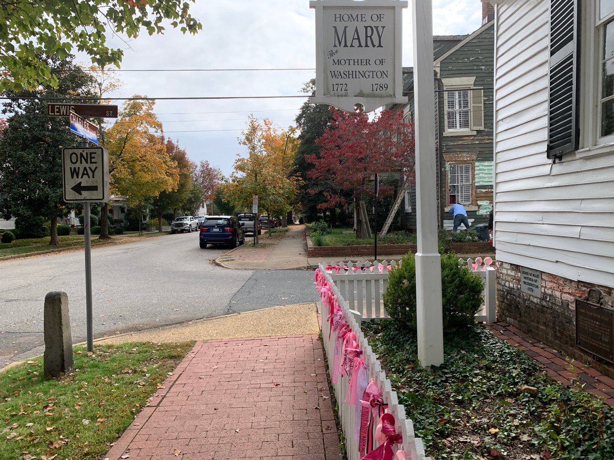 TedSchubel's tweet photo. One more day for pink ribbons on the fence at the Mary Washington House in Fredericksburg. Every October, pink ribbons are placed on the fence. George Washington's mother died in Fredericksburg of breast cancer. Today, it's a chance to remember &amp; honor family &amp; friends impacted. https://t.co/vJPzE0zKb3