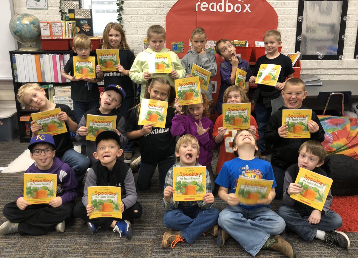 Mrs_Maberry's tweet photo. First graders were excited to get their books for October from their class sponsors! It’s great to see them excited to get new books! We are loving our new books every month! #kcerocks @KCEprincipal @WildKatNation1 https://t.co/rFJ8UpBa62