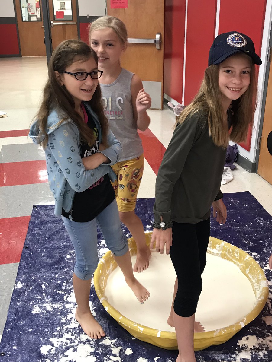 M87Chelsie's tweet photo. Ooblek Fun for the whole Third Grade!!! #WeAreRCSTN #3rdgrade #MrsChelsiescrew https://t.co/qgspGJ4yzE