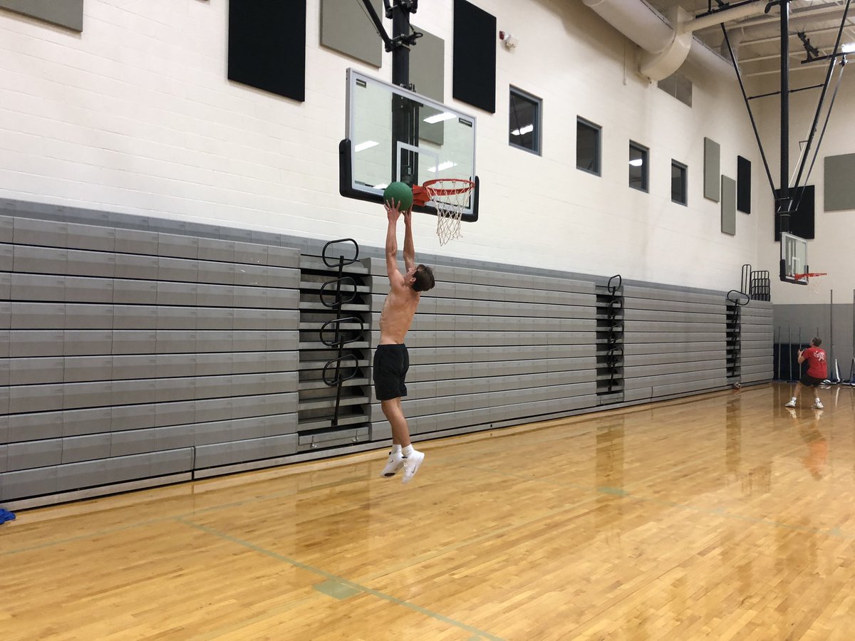 TBHS_Boys_Hoops's tweet photo. Great final night of conditioning. This group pushed themselves and each other to new limits during the last 3 weeks! Looking forward to our Team Day tomorrow at 10:00 am. #BootCampComplete https://t.co/Wc72BBRK2a