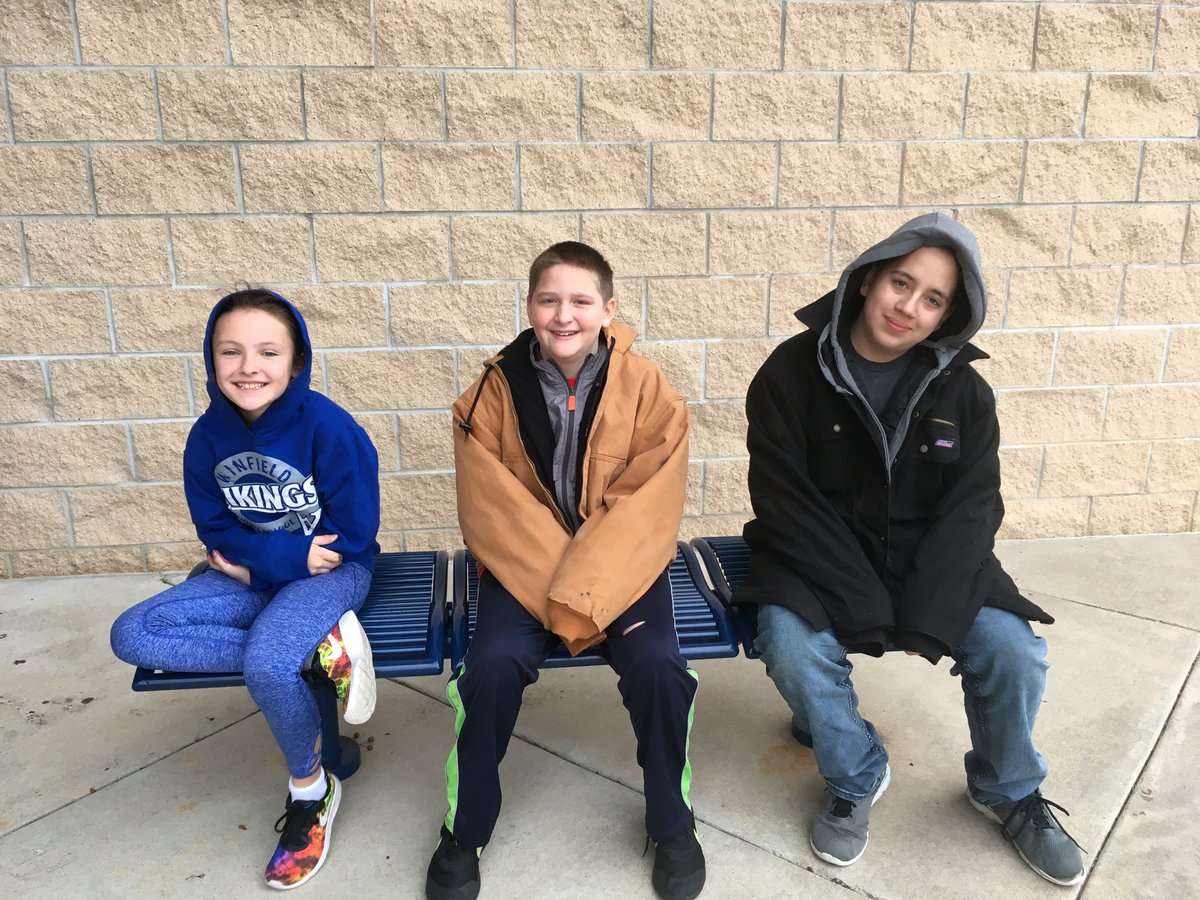 MiddleWinfield's tweet image. Our first delivery of friendship meals in the cold! These kids still rocked it!