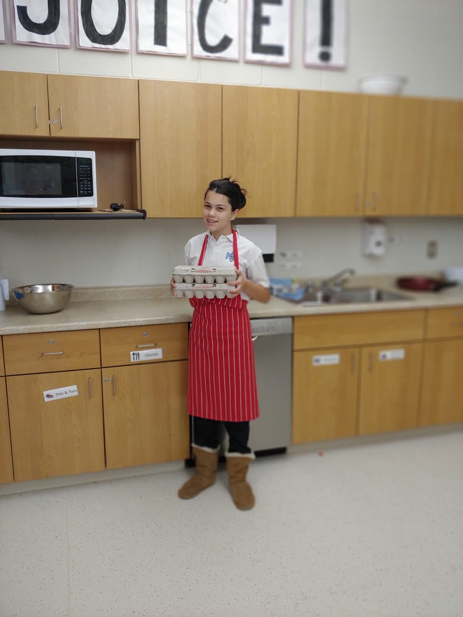 MissJFernandes's tweet image. Following a procedure to make eggs! #FunctionalLiteracy #LifeSkills @HolyRosaryM #WeAreHRM