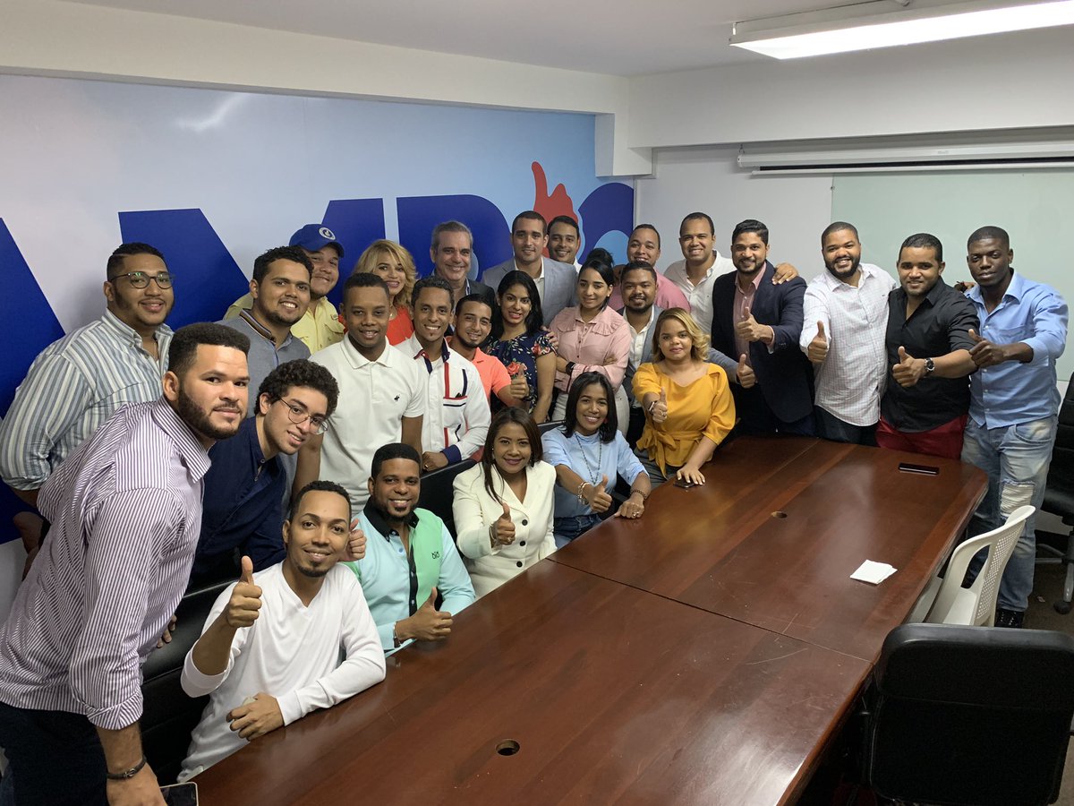 KaryRamirezRD's tweet photo. 👍 La Juventud del Cambio @juventudlap junto a nuestro candidato trabajando unidos por nuestro objetivo común: @luisabinader #presidente2020 🇩🇴 #lajuventuddelcambio #cambio #jlap2020 https://t.co/m3kRabqMXf