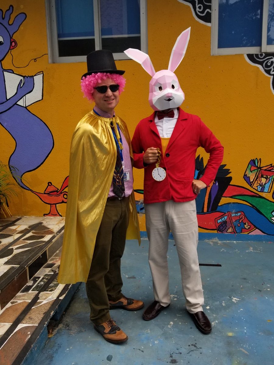 asimpsonEDU's tweet image. This is what happens when you’re at #EARCOS and it’s #Halloween at school! @EARCOSORG @aishongkong @zpostedu @wing_mwing