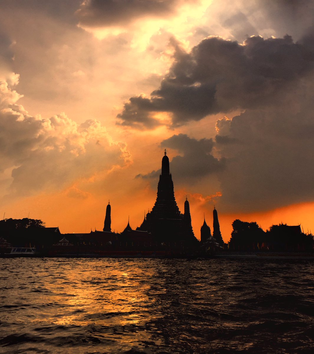 City sunset.
.
Caught out first river city sunset in #bangkok #watarun #chaoprayariver #thailand #sunset #amazingthailand