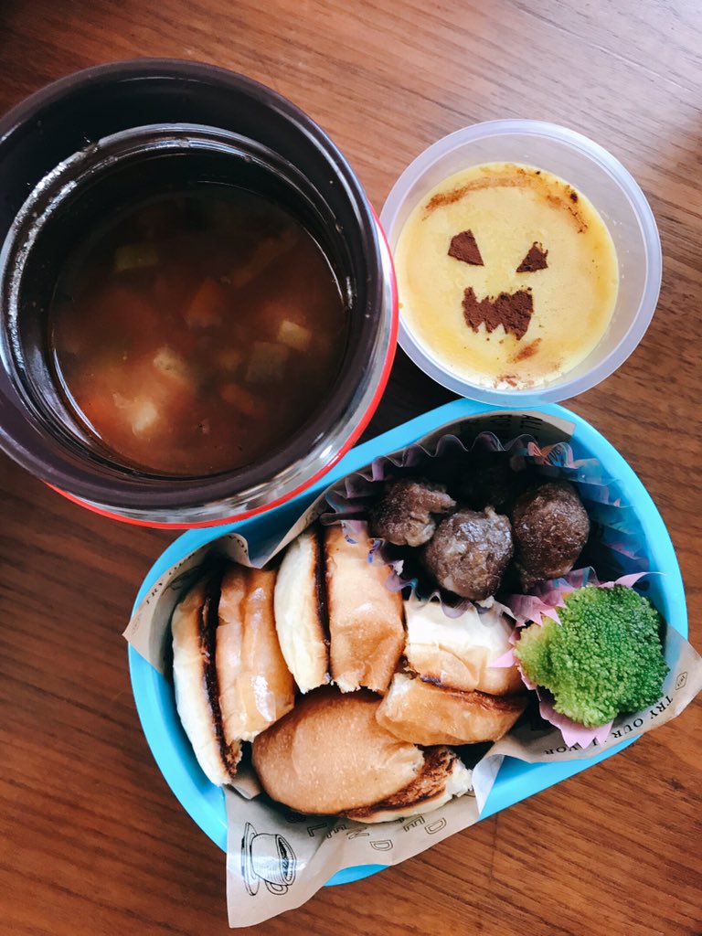 31/10/19It’s Halloween Day in Japan today, so menu harini ada pumpkin pudding so carilah resepi yg Uwais boleh makan alhamdulilah ada. Pukul 5 pagi dah masuk dapur td. Tq waled tlg decorate pudding pagi tadi haha Harini ada 参観日、kena pg kindy & tgok anak2 mcm mana 