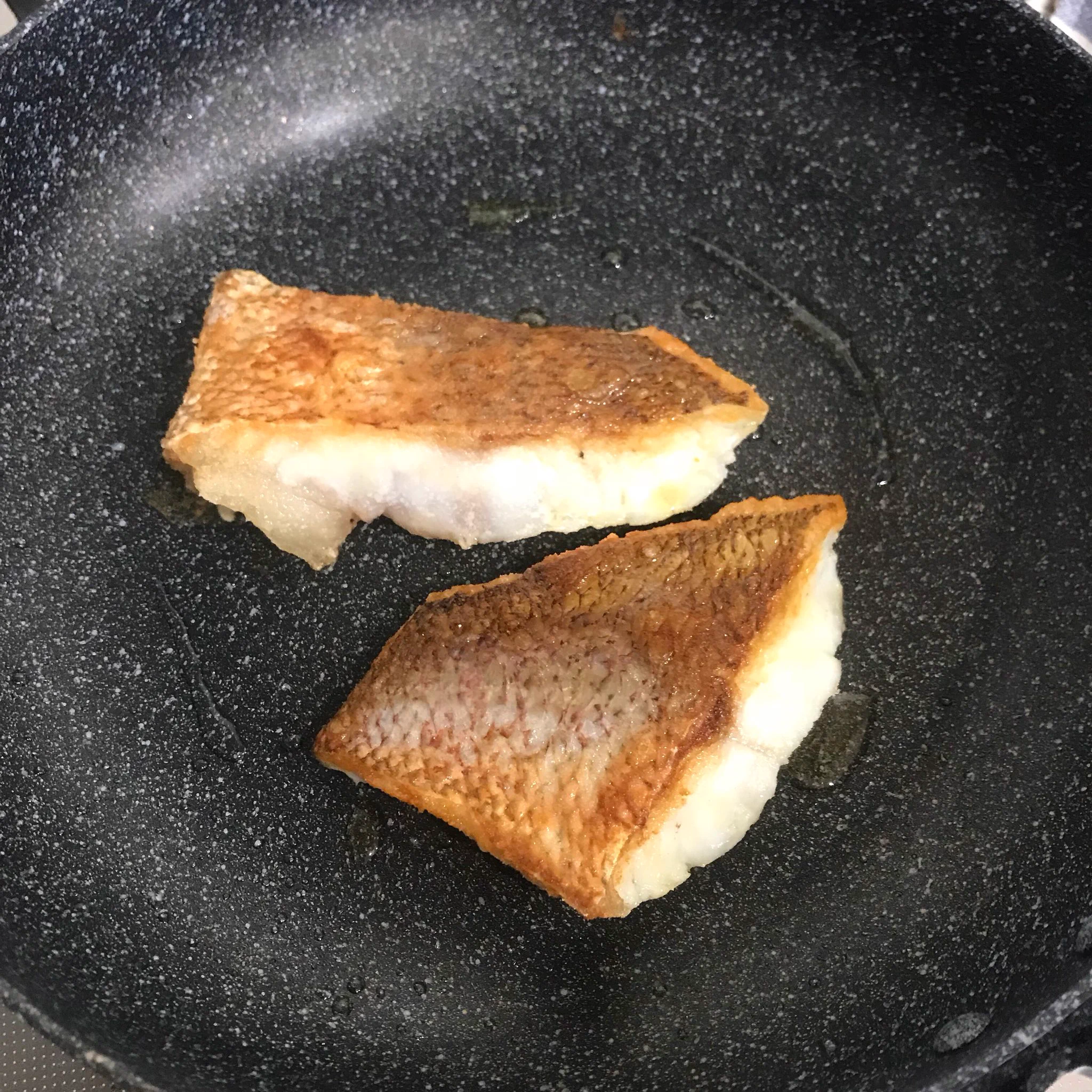 もはやお店の味！？「白身魚のたれバター」の作り方！