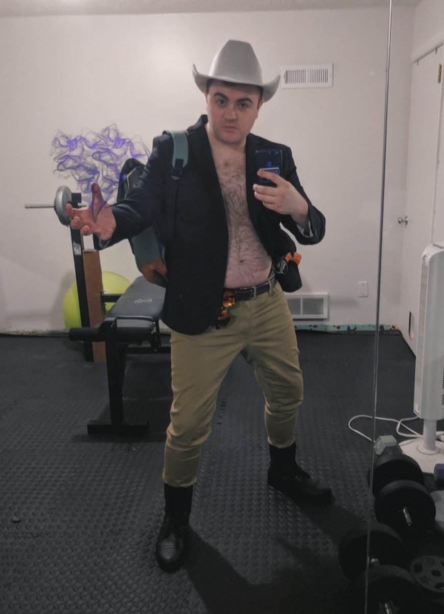 ChickenKievoooo's tweet photo. Everything came just in time for my Pete the Plug costume! One of my favorite characters in The Unsleeping City! Now if only I had a Mr. March to work out with...

#UnsleepingCity #PeteThePlug #Dimension20 #halloween2019

@agbeardsley @BrennanLM @dimension20show @dropout https://t.co/0EnECAtaMD