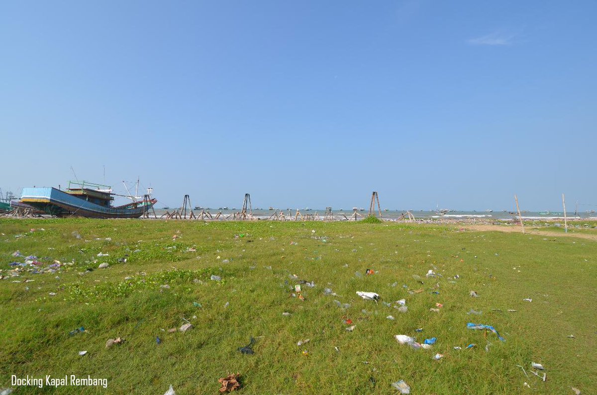 humasjateng's tweet photo. @ganjarpranowo @DPMPTSPJateng @disporaparjtg Lalu, sektor infrastruktur berupa pembangunan docking kapal di Kabupaten Rembang senilai Rp45,50 miliar. Sektor Agrikulur berupa pengembangan pembenihan ikan nila salin di Kabupaten pati senilai Rp11,93 miliar. #CJIBF https://t.co/DNnALtLy7l