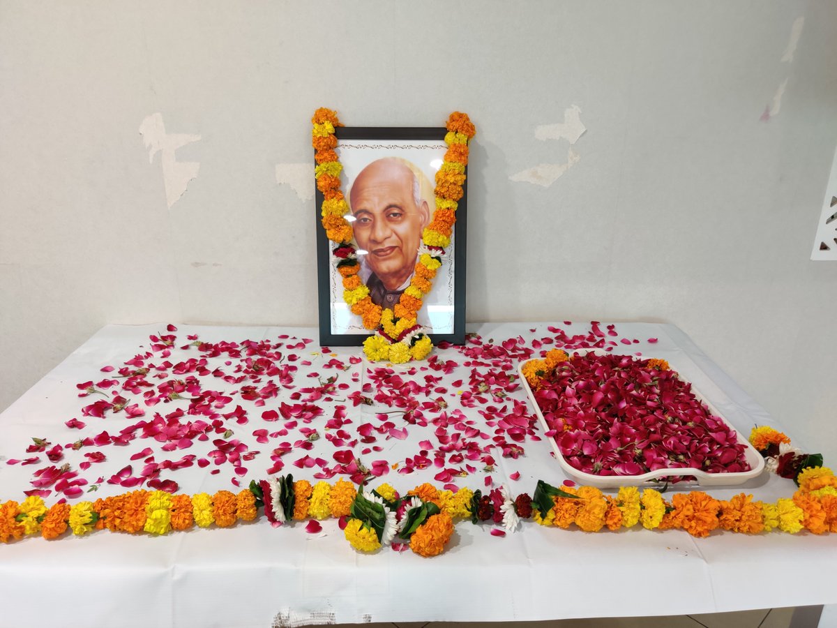 HpclNz's tweet photo. Rashtriya Ekta Diwas at CGMO-NZ. Floral tribute to Sardar ji and pledge administration to employees 
#RashtriyaEktaDiwas 
#NationalUnityDay 
@HPCL @Rg03Goel @msyadav1307 https://t.co/zliawurEv4