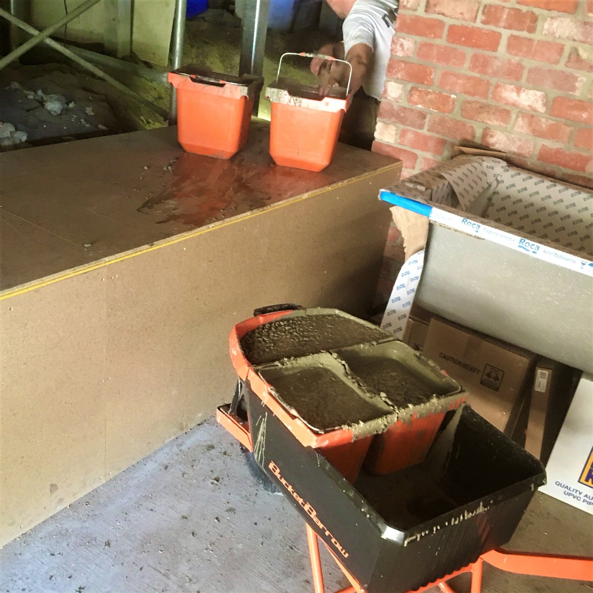 BucketBarrow's tweet image. "Couldn't have done the job without it, easy, well balanced and nimble". Adrian M
Our PRO88 KIT made this tough job easy, moving 1 cubic metre of concrete and placing it in a hard to access location quickly and safely.
#betterbarrow #BucketBarrow #toughjobs #worksmarter