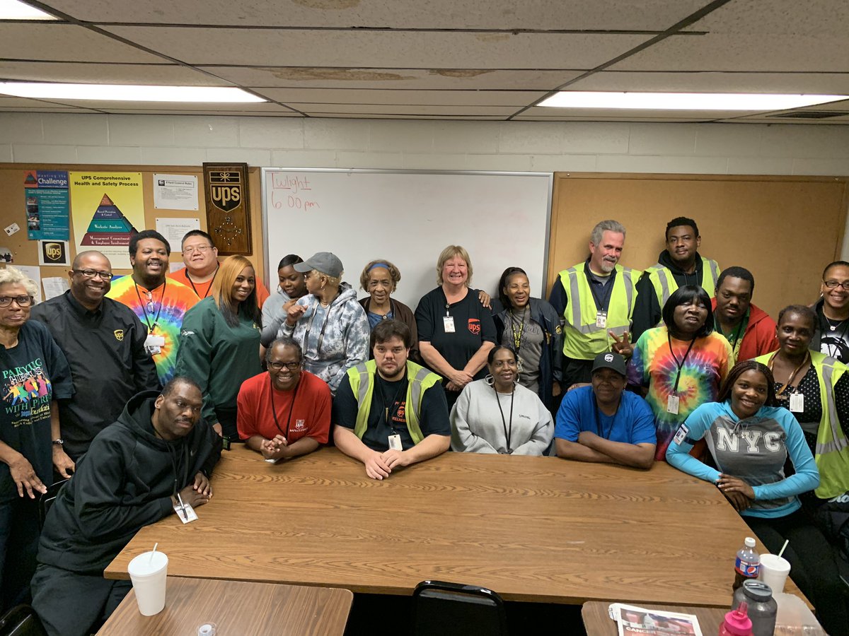 BrownDenelle's tweet photo. Congratulations Mary Jane!!! It was a pleasure to have shared even a moment of your journey. Best Wishes π€ #TeamPHLSnaps #Keys2Retirement @JohnEitel2 @phillyteamsfan8 @paonedf @MatthewJHudson4 @NatalieeAmber @wash_ka @AirPhl https://t.co/JPsapTAp0P