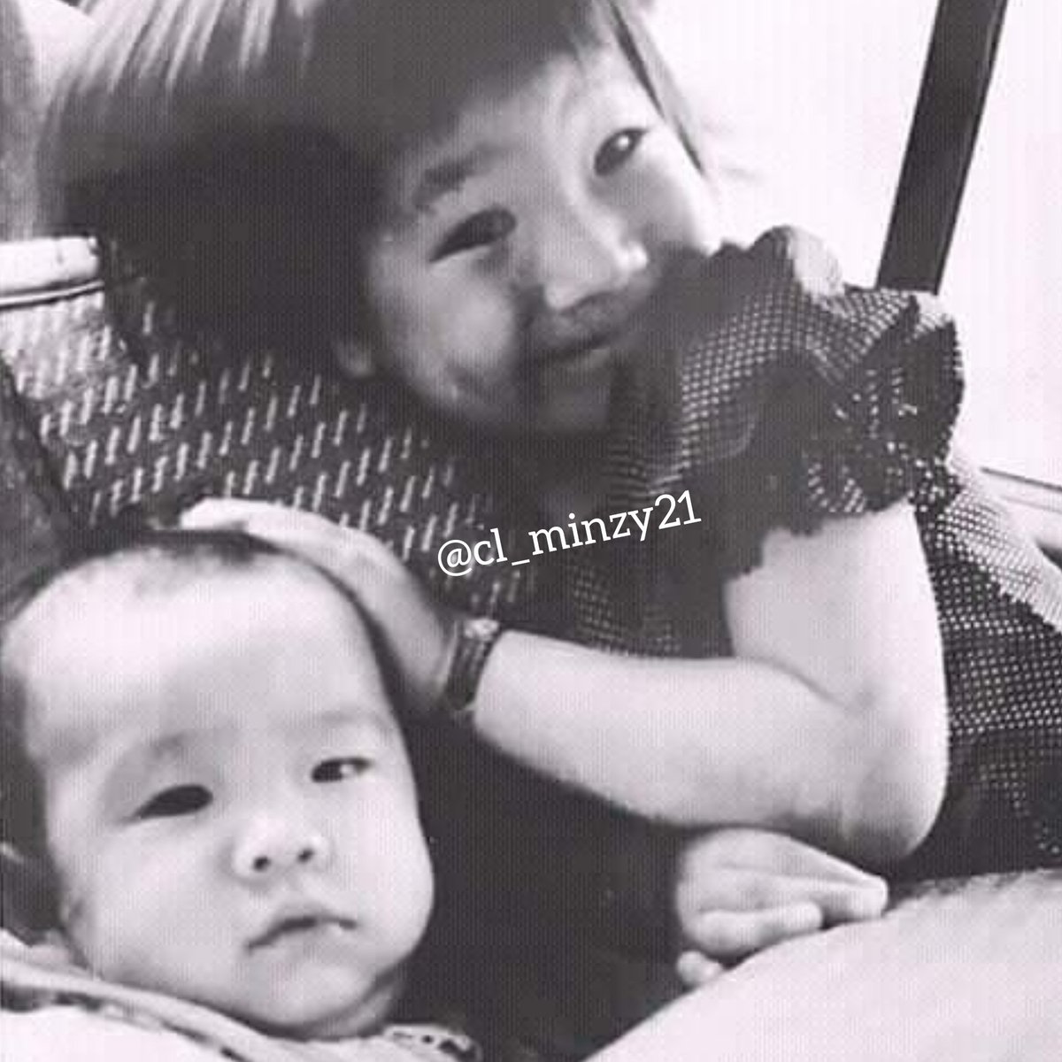 2ne1GoldenEra's tweet photo. From cutie little kids to a fine ladies! Lee Sisters everyone. ๐๐๐ I love these girls so much. ๐๐๐ @chaelincl @_harinlee
#CL #Harin #LeeSisters #ChaelinLee #HarinLee https://t.co/YhlrPqx9T0