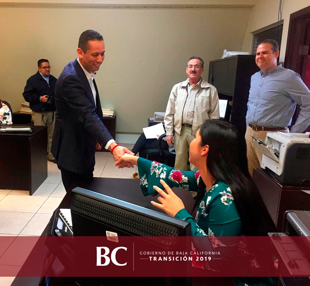 transicionbc19's tweet photo. Recorre próximo Oficial Mayor de Gobierno del Estado, Jesús Núñez, las oficinas de la dependencia estatal en Mexicali. #TransiciónBC2019 #OficialMayor https://t.co/5drs8uzs76