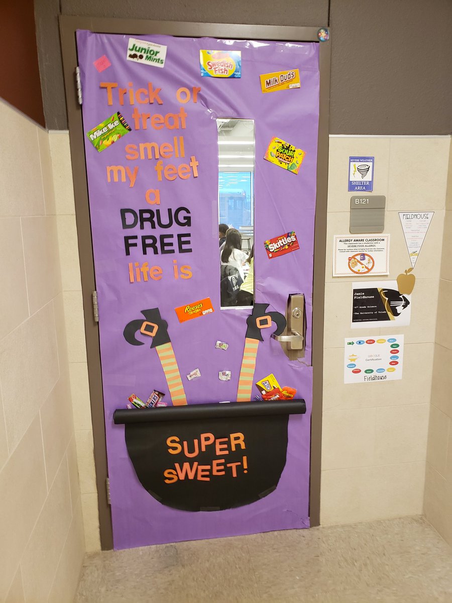 VistaRidgeMS's tweet photo. RRW Door decoration  contest! Doors were created by VRMS students! We are drug free at VRMS! #vrmsintentional  #lionsheart #celebratekisd  #strongerinthepride https://t.co/VcXVCV7BFL