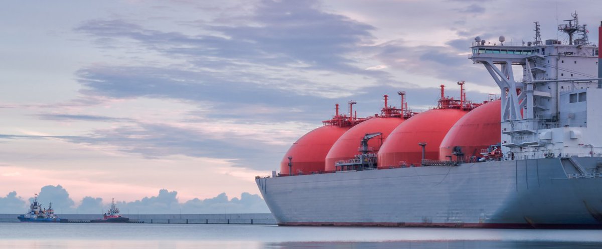 EricRobken's tweet photo. In my @SeekingAlpha #TopIdea article, I outline the case for Hoegh LNG Partners $HMLP to benefit from low #LNG prices by acquiring FSRU vessels, boosting the share price #uslng #lnginvestor
https://t.co/RUiboZnXi0 https://t.co/woqkcPMC7n