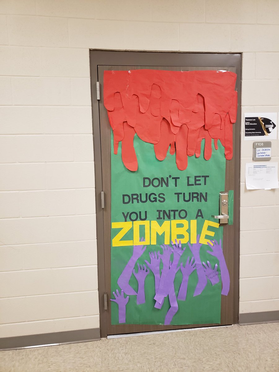 VistaRidgeMS's tweet photo. VRMS students  worked hard to send a Drug Free message with door decor! WAY TO GO VRMS LIONS!  #celebratekisd #vrmsintentional #strongerinthepride #lionsheart https://t.co/QItEFDYOf9