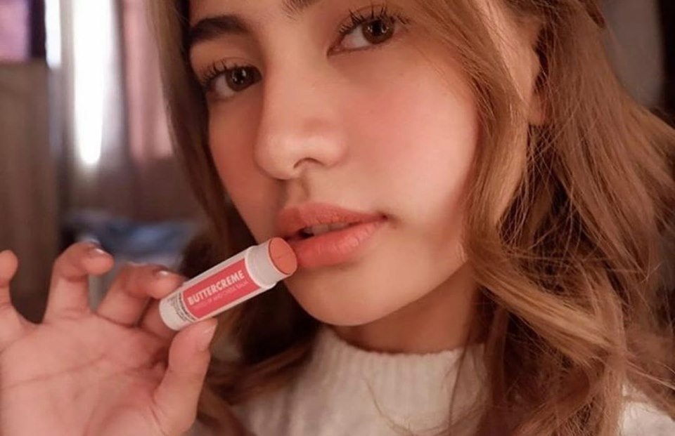 PantoneBeauty's tweet photo. Our babe, Ms. @_janneneanne, wearing BUTTERCREME in Wintermelon shade! ✨
.
.
.
.
.
.
.
.
.
#clayblush #clayblushph #lipbalm #lipbalmph #cosmeticph #supportlocal #supportlocalph #localbrandph #makeupph #beautybloggerph #handmadeph #organicph #lipstickph #liptintph https://t.co/pl9LXJ4e6A