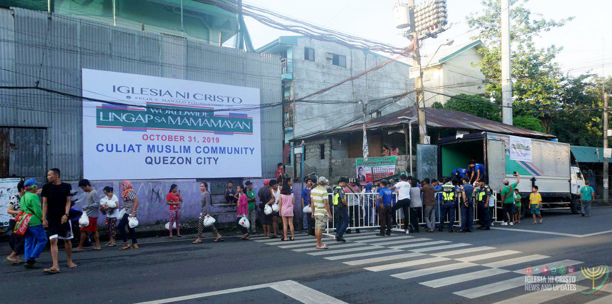 INCNews_Updates's tweet photo. The #IglesiaNiCristo (Church Of Christ) held a #LingapsaMamamayan (Aid to Humanity) event at the Muslim compound along Tandang Sora Avenue, Culiat, Quezon City on October 31, 2019. 

#ChurchOfChrist #WeAreOneWithEVM https://t.co/N3hF6uHzv3