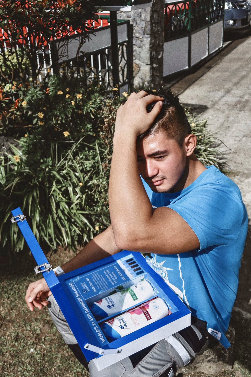 imravenneil's tweet photo. Unboxing my @headandshouldersph hair kit! ☺️ Its complete with Cool Menthol and Smooth and Silky Shampoo PLUS scalp strips!
Already did a scalp check and i’m confident that i’m 100% dandruff-free thanks to Head &amp; Shoulders. #HeadAndShouldersPH #ScalpExpert. https://t.co/hUN5gsf449