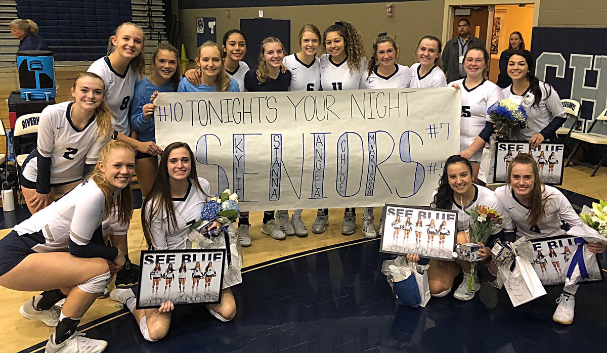 Chiawana_RHawks's tweet photo. Much thanks to an AWESOME Senior class of 🏐 players!! https://t.co/yWhaYdv0Ok