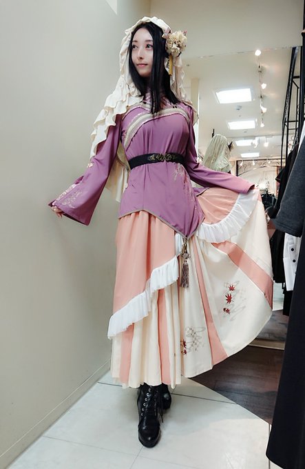 お中元 新品 OZZ ONESTE OZZON原宿店店員さんの黒色紫色コーディネート