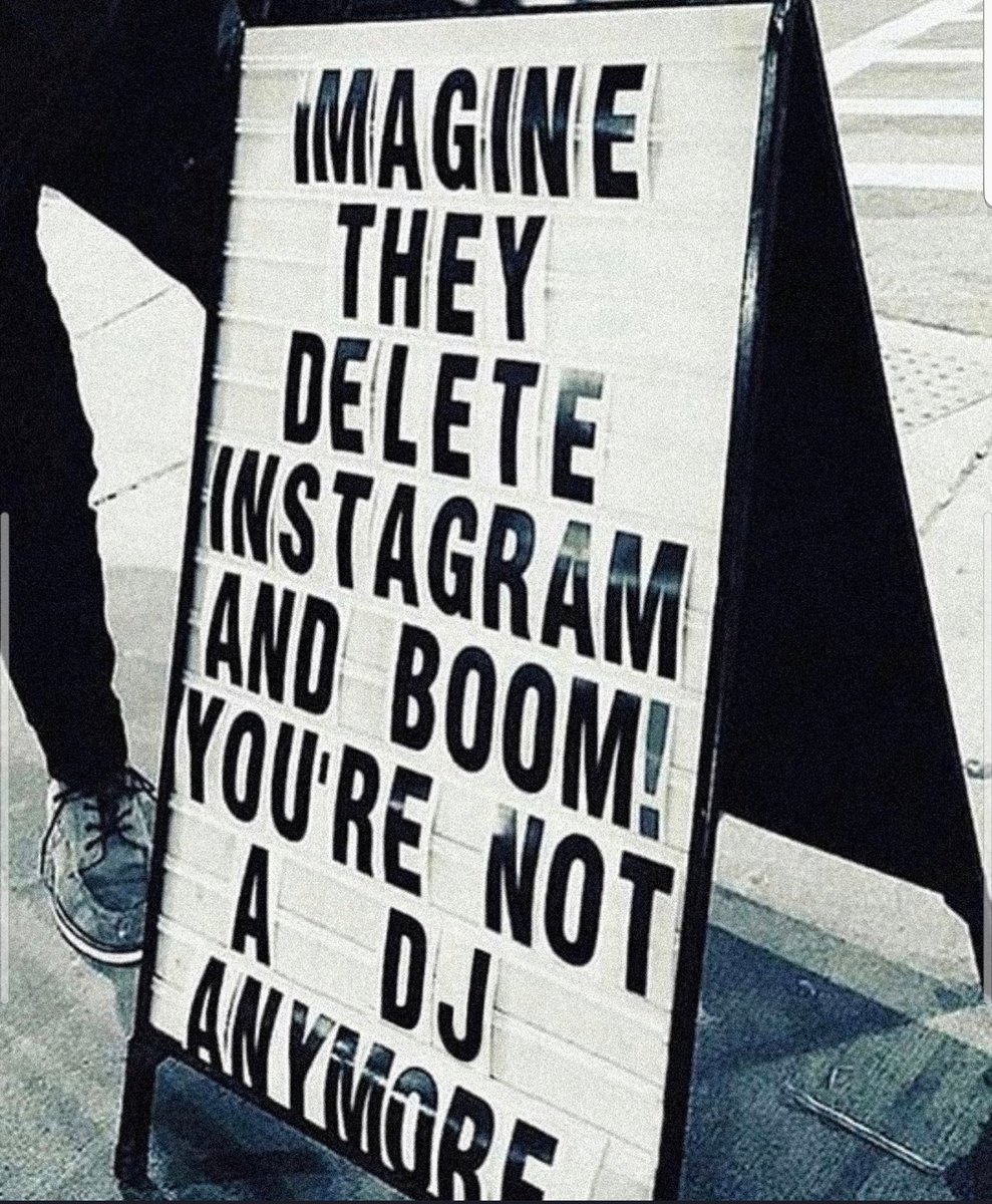 djoscargamez's tweet image. When your life revolves around social media 🙄 if you're good you're good...you don't need the audience...you just need the crowd #twodifferentthings #getoveryourself 😎🙏🏽