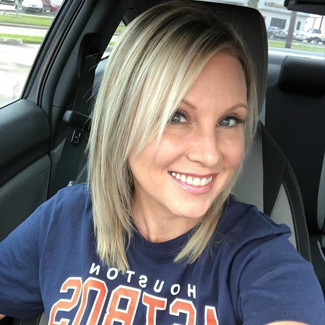 JenniferCWood's tweet image. New do! You like?? #thinhairproblems 😆 Found a new hair lady today. So thankful. And I got to talk to my oldest without yelling. Im calling it a win. Go stros! #astros #gostros #blondeshavemorefun