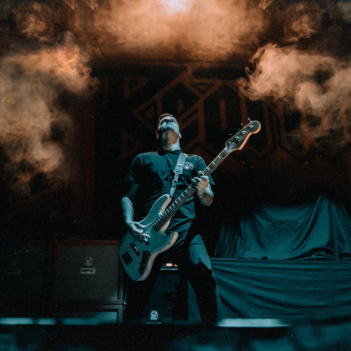 BEARTOOTHband's tweet photo. Thank you Des Moines, that was bonkers! 🔥 

📸: @matthuecole https://t.co/DcvQvhLXYk