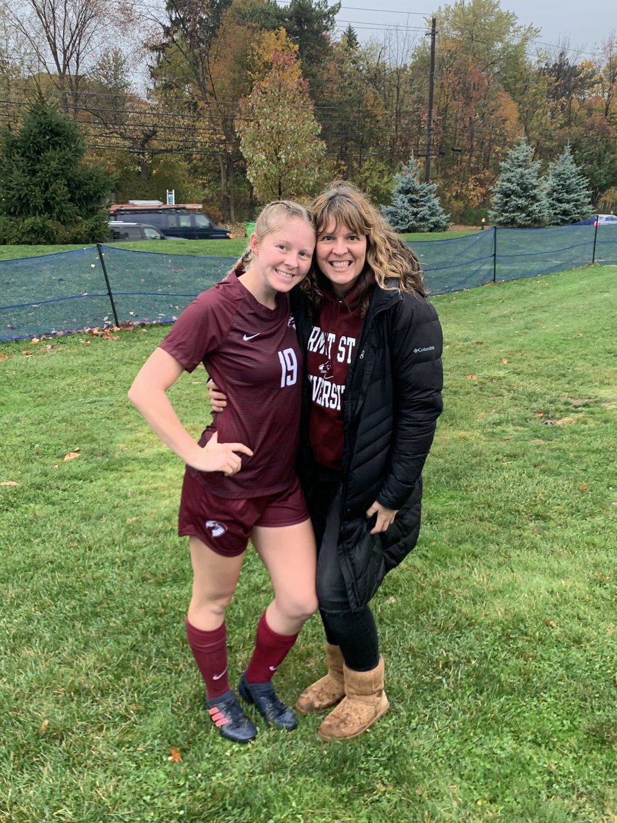 julie7175's tweet photo. They say timing is everything.. soo very proud of her.. love seeing her beyond happy doing what she loves💕#doubleovertimewin #FALCONFAMILY https://t.co/Cw2SlmaiwE