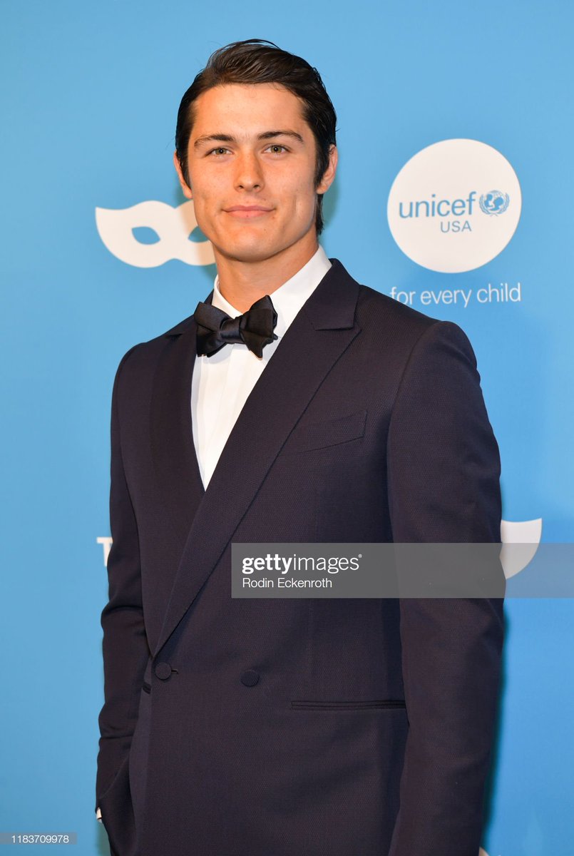 WNBRMidia's tweet photo. 📸| Wolfgang Novogratz no 7º baile de máscaras anual da UNICEF no último sábado. #2 https://t.co/byScGORp3I
