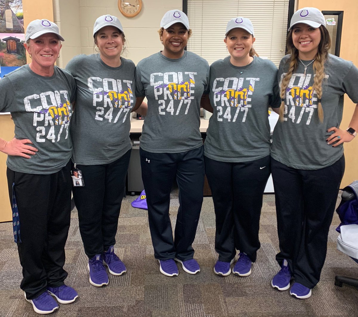CMSladycolts's tweet photo. Twinning with the winning team!! #RedRibbonWeek2019 #ColtPride #EMSProud @creekviewpride https://t.co/lZAwUWp1oV