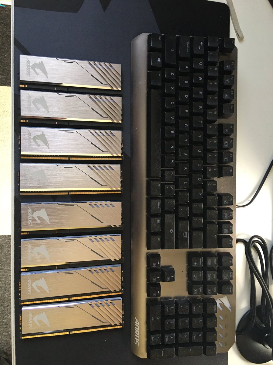 lovesilvias15's tweet photo. あ
#AORUS #AORUSRGBMEMORY #32GB https://t.co/k6bks0vU8a