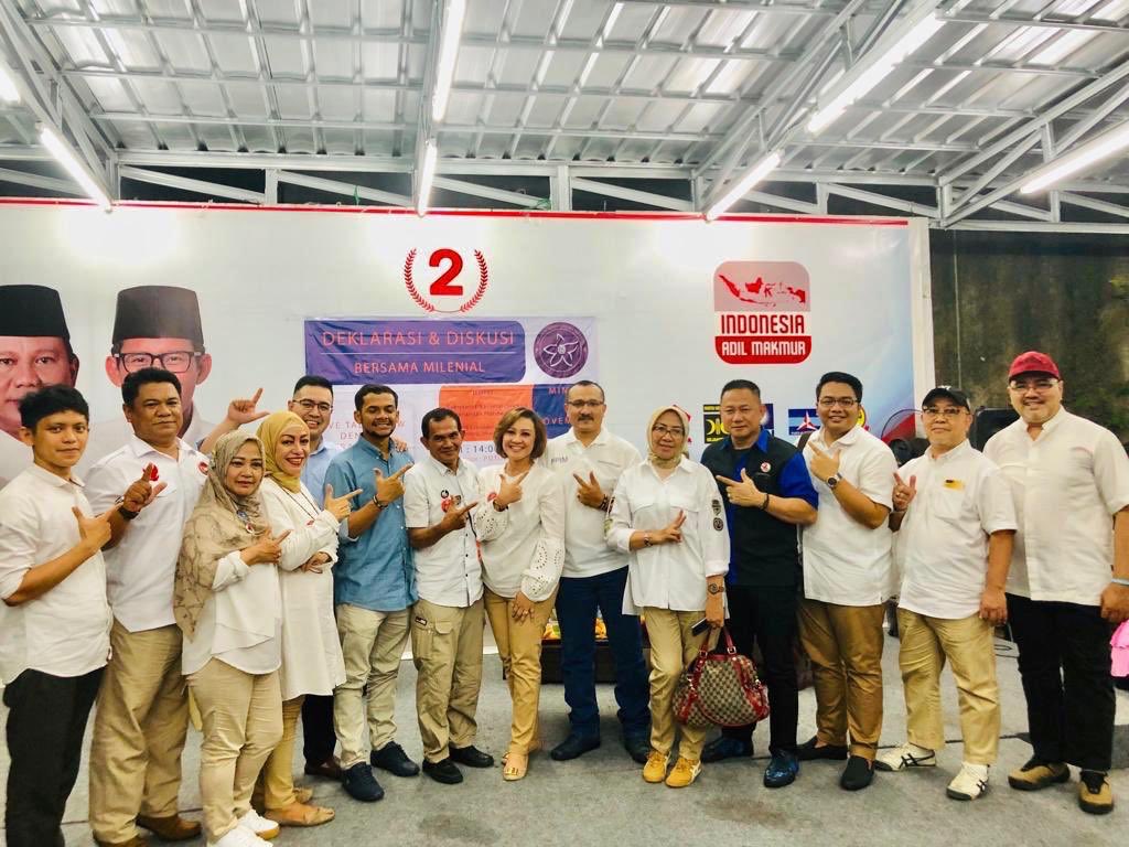 petrusTedja's tweet photo. @FerdinandHaean2 Late post : Album Potret Perjuangan yg Luar Biasa, Semoga yg ada di foto semua nya Amanah dan tidak ada yg membelot...✊💪🇲🇨 https://t.co/yWwlXLkyRy