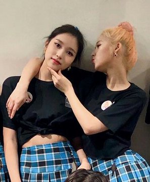 misanarchive's tweet photo. angels 💖 https://t.co/LaMR776ugX