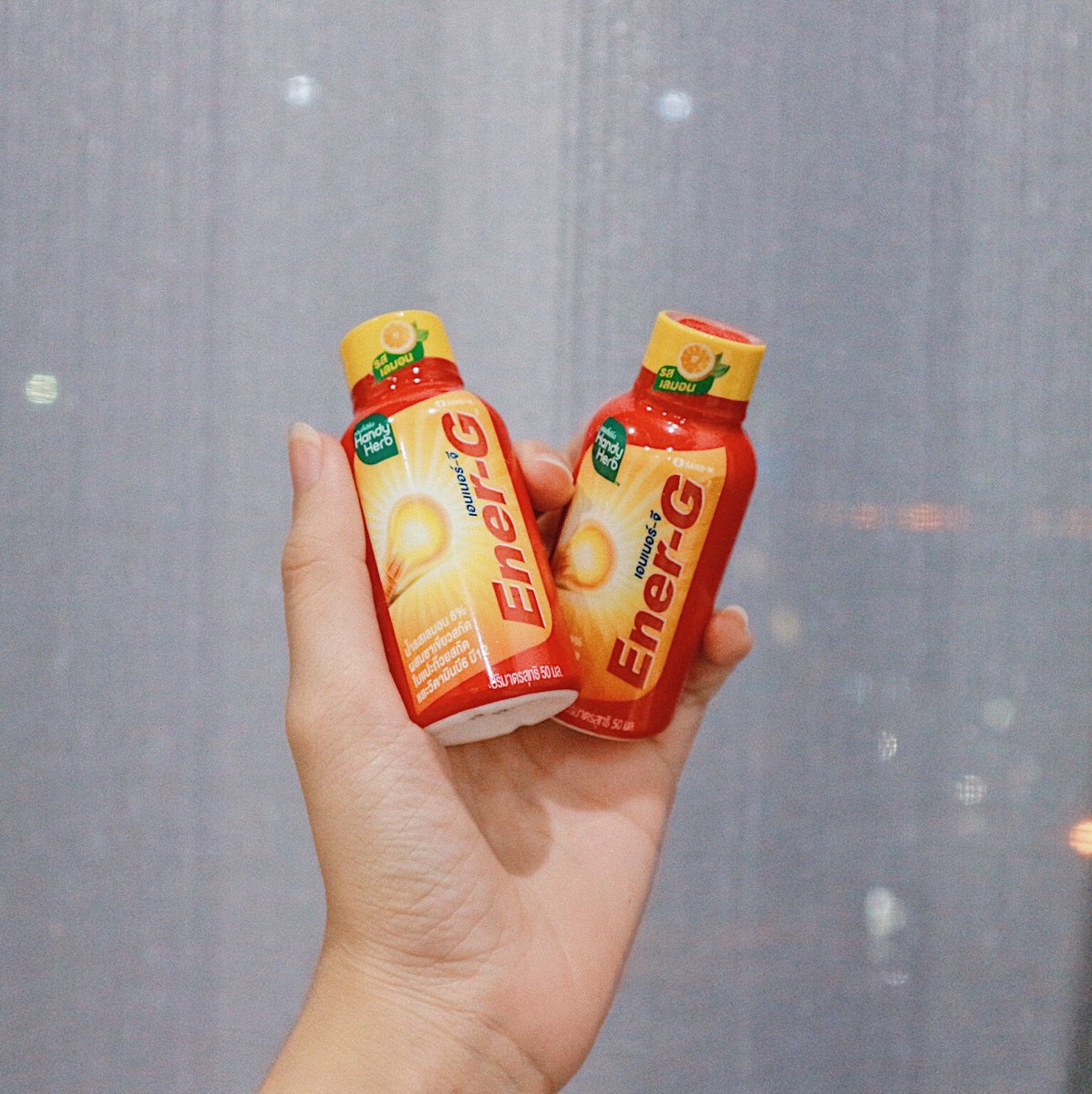 ChopNanglen's tweet photo. ช่วงสอบปกติ📖 จะกินแต่แบบเม็ด 
ไปเซเว่นเจอมี Ener-G แบบน้ำ มันดี ช่วยให้เรามีสามธิ เป็นรสเลมอน อร่อย  ใครกำลังสอบอ่านหนังสืออยู่ต้องการตัวช่วยเราแนะนำเลย 20 บาท ซื้อได้ที่เซเว่น 
 #รีวิวเซเว่น #ของดีบอกต่อ https://t.co/xnuR71ZDm8
