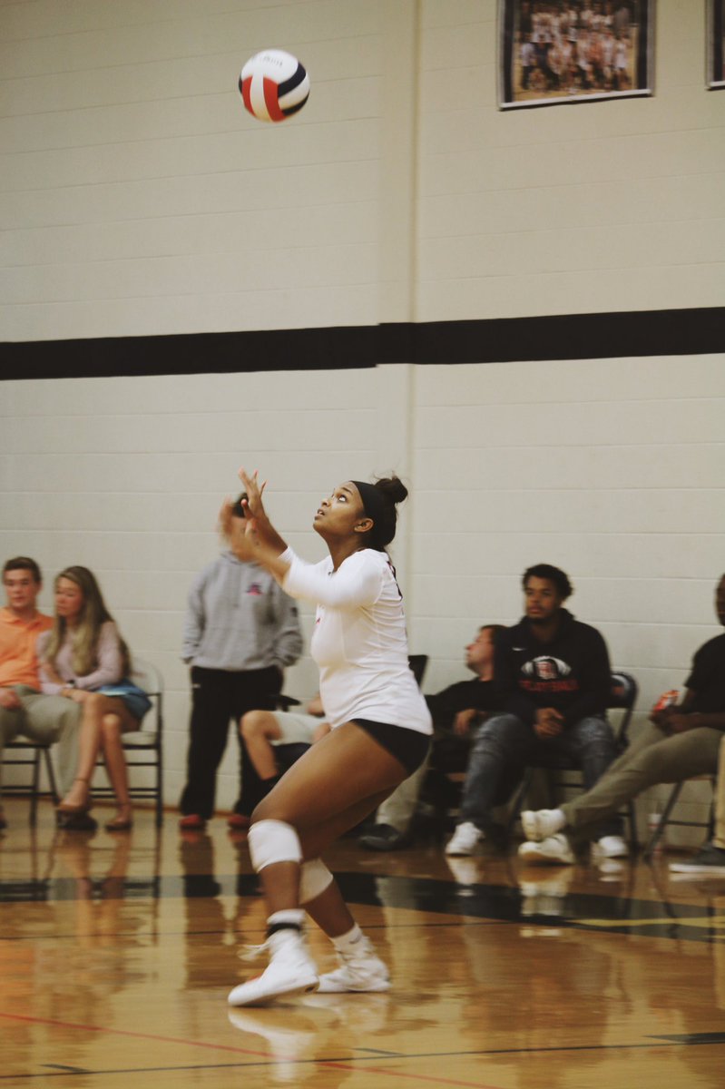 Girls volleyball did so good tonight! Love y’all more than you know 🥺🥺❤️ Proud of my girlies xoxo can’t believe it’s our turn for senior nights!!