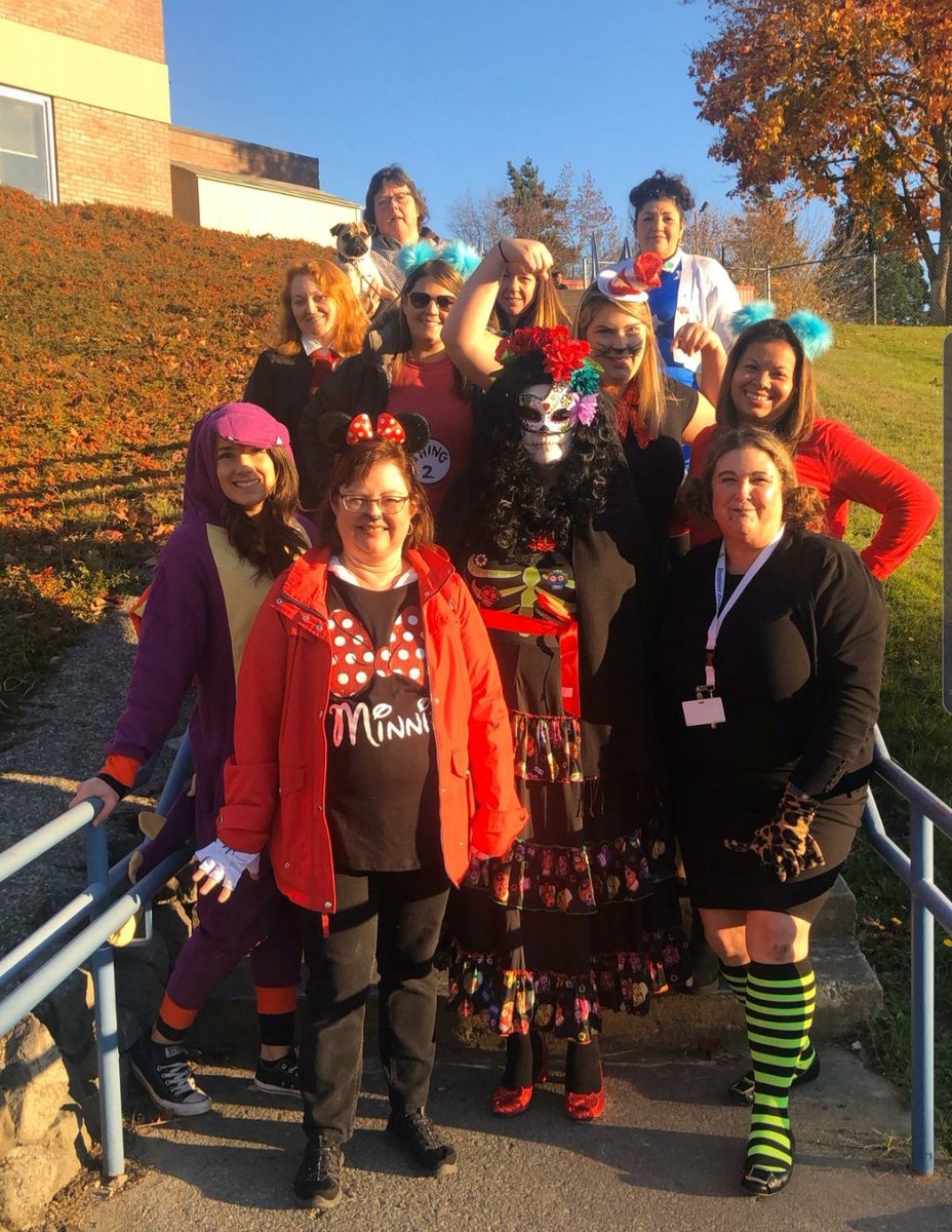 MsWinchell's tweet photo. Trunk or treat 2019 was a success!!!!Absolutely love my co workers...💙💚💛 #trunkortreat #rooseveltrams #HappyHalloween2019 https://t.co/UiCmT3sJ1L
