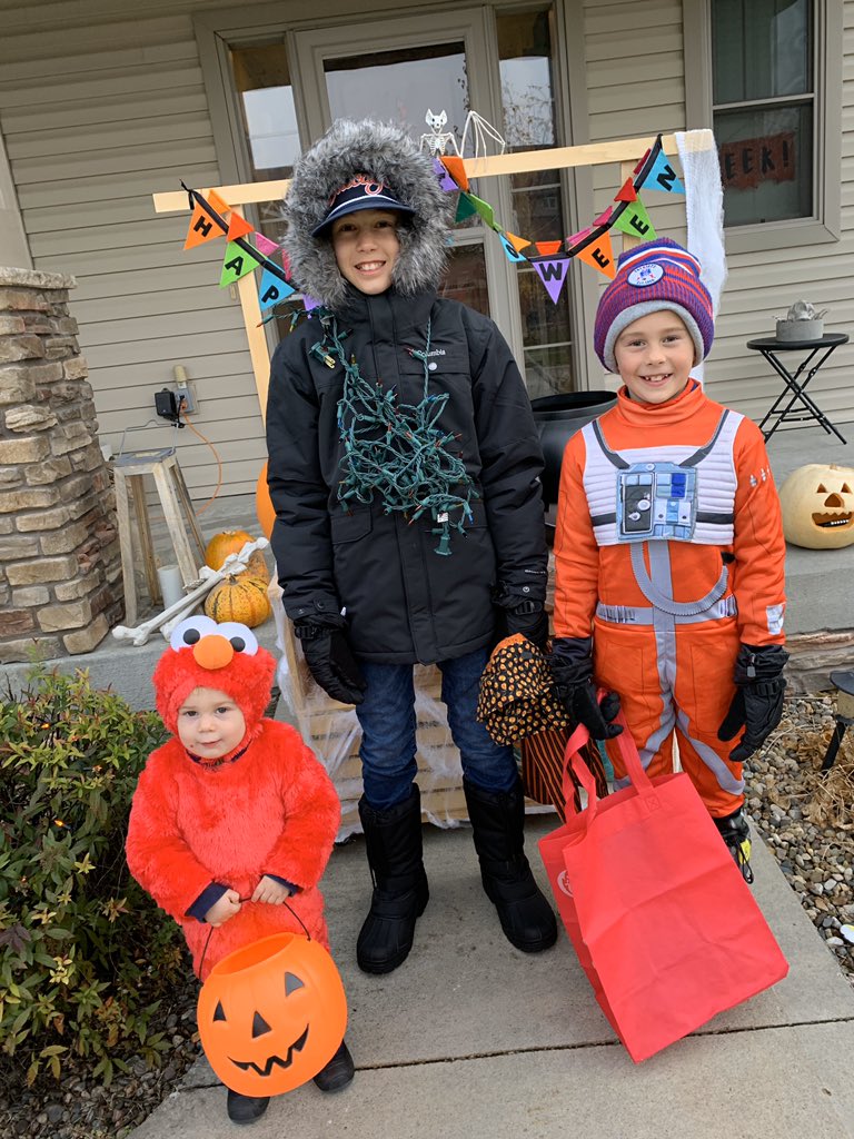 LaraPlaisance's tweet photo. When it’s Christmas in your head year round, you channel that into your Halloween costume. @ChevyChaseToGo how did he do? #itsabeautclark #drumrollplease https://t.co/ex5LrYbGhJ