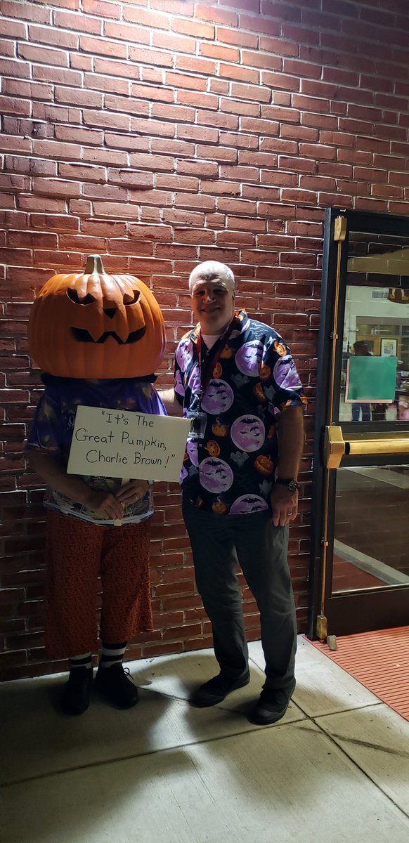 PrincipalTWelch's tweet photo. Linus was right! The Great Pumpkin rises again, although a day early. Lots of fun at our Family Fun Night! https://t.co/gG4smYzEU2