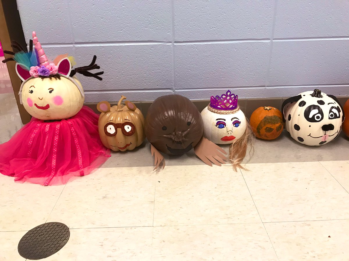 jennifeready22's tweet photo. It’s all about the character! Fiction book, pumpkin character & reports. They are so proud of their creations! #bookreport #pumpkincharacter @EicholdMertzMST #thatssomertz https://t.co/9ZDuFhEj5t